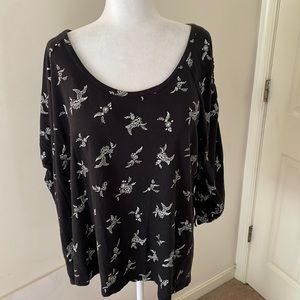 Love & Legend 1X black w/white floral fit and flare shirt with rouched sleeves